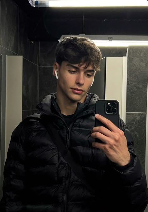 Alex R.
